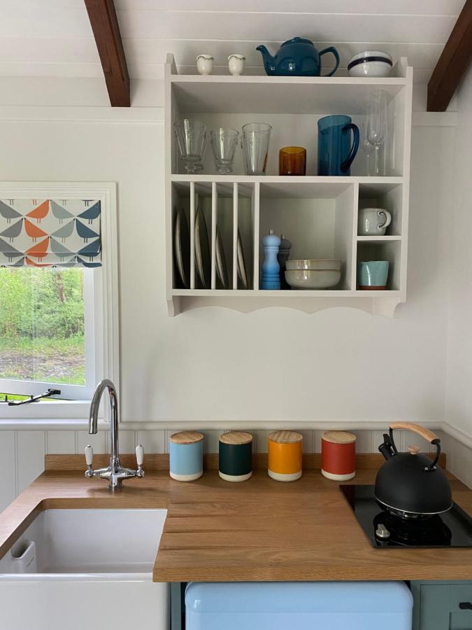 Coachroad Shepherds Huts Petworth Exteriör bild