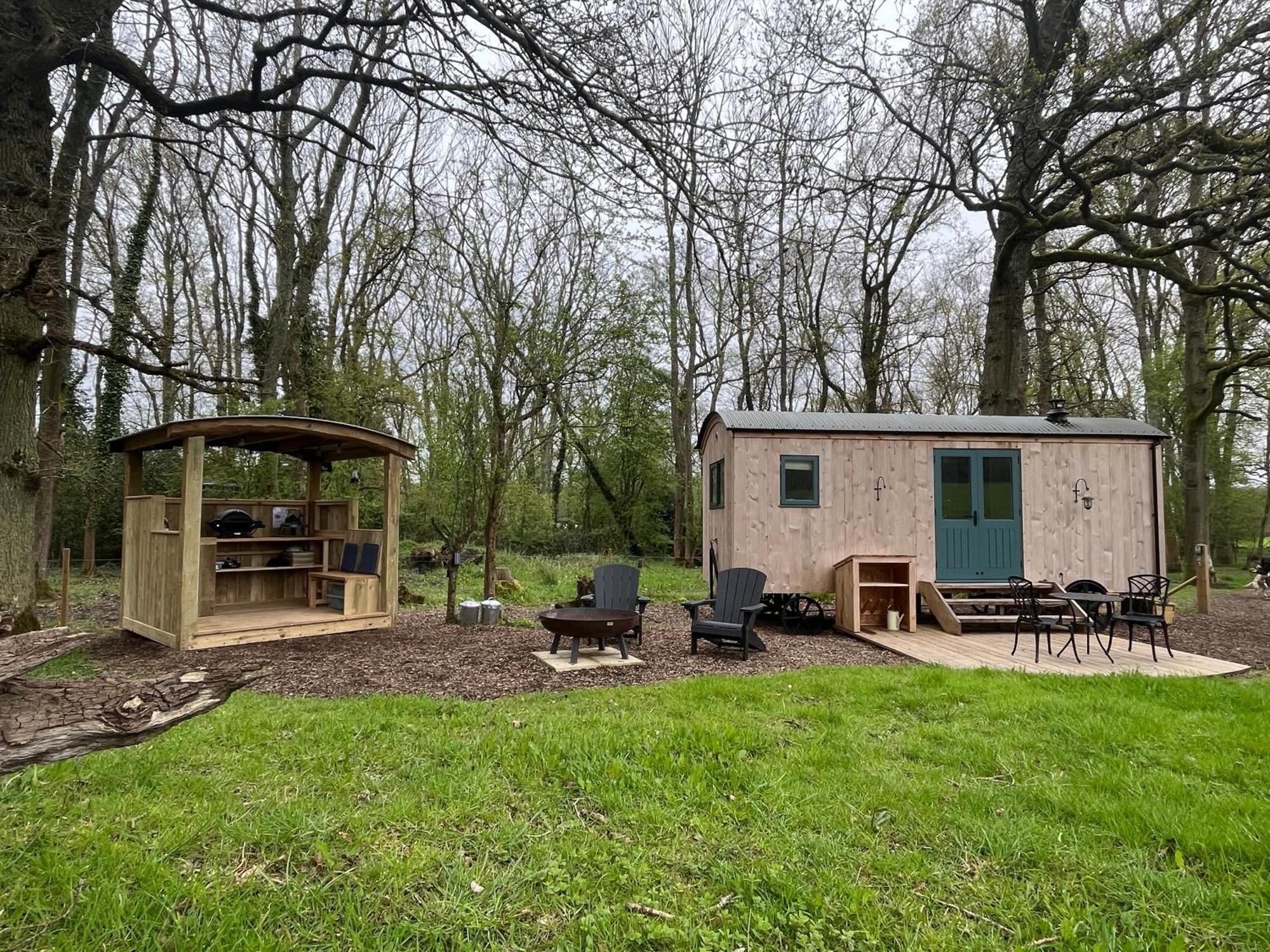 Coachroad Shepherds Huts Petworth Exteriör bild